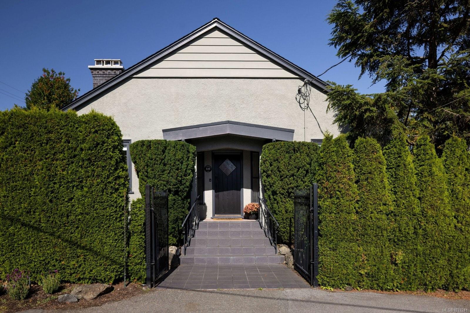 535 Falkland Rd, Oak Bay