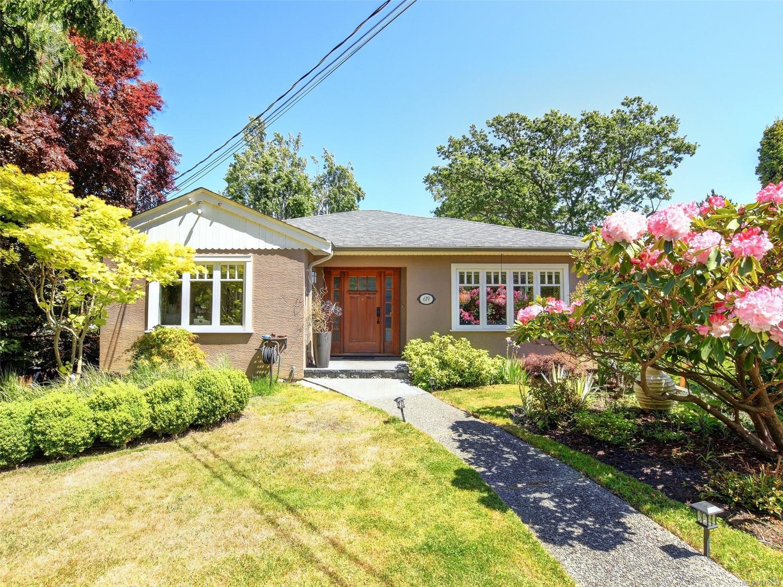 619 Monterey Ave, Oak Bay